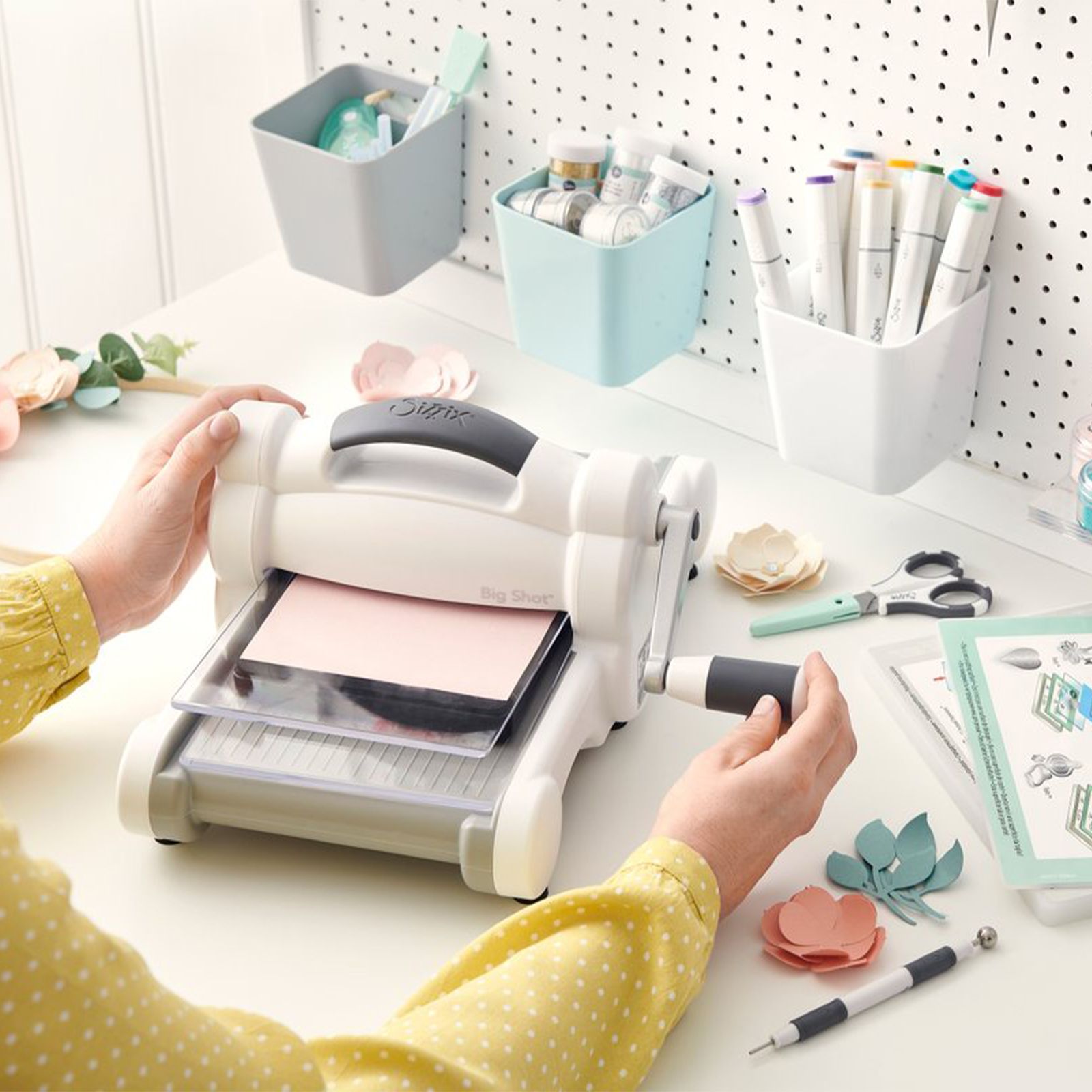 Sizzix - White and Gray - Big Shot Machine with Exclusive Ocean Cutting Pads