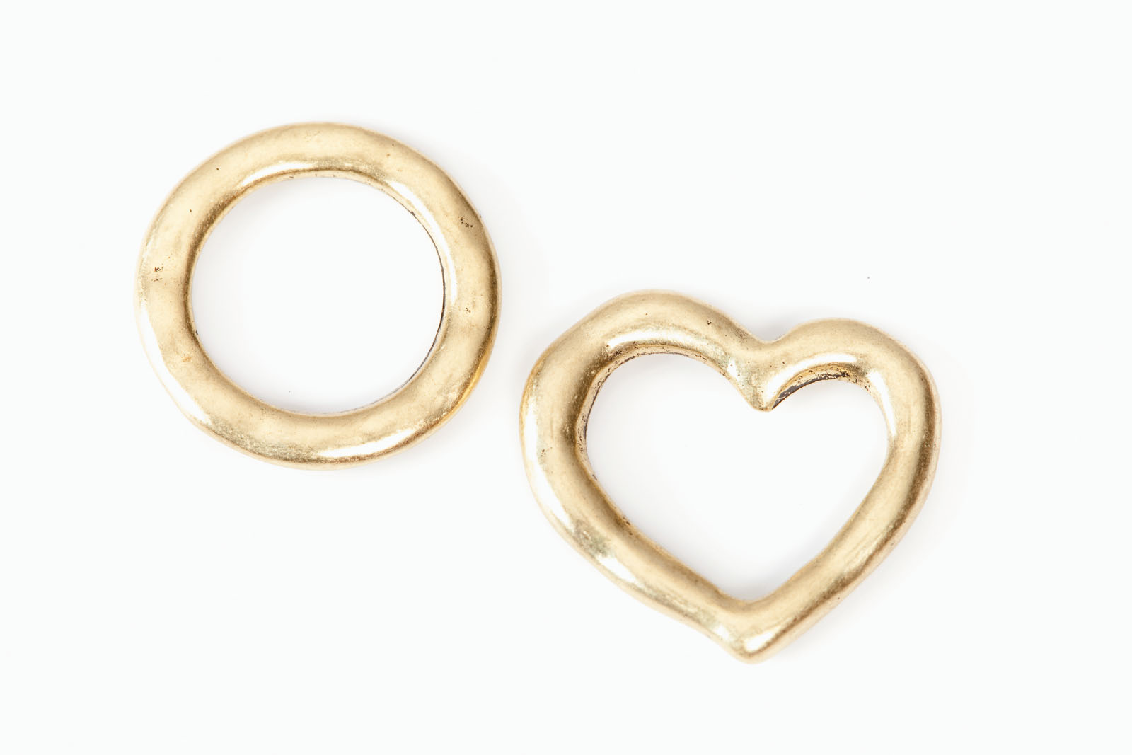Darice • Signed Sealed Remembered Charms Connectors assorti Brass 2pcs